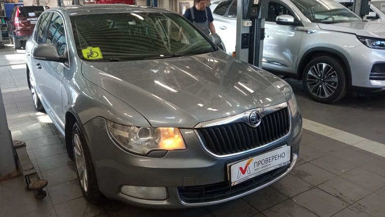 Skoda Superb 2009 года, 180 000 км - вид 2