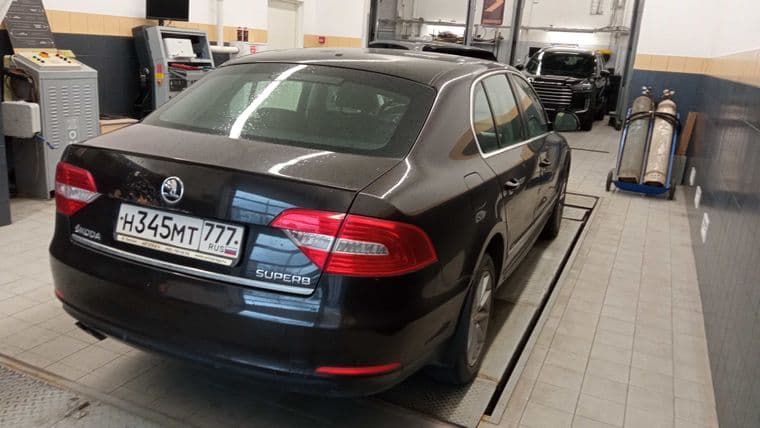 Skoda Superb 2014 года, 221 774 км - вид 2