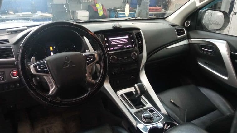 Mitsubishi Pajero Sport, 2018 - вид 4