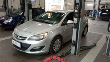 Opel Astra 2013 года, 201 358 км - вид 1