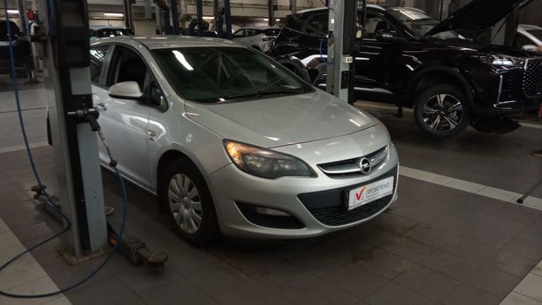 Opel Astra 2013 года, 201 358 км - вид 2