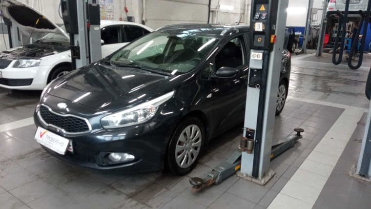 KIA Ceed 2013 года, 123 300 км - вид 1