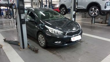 KIA Ceed 2013 года, 123 300 км - вид 2