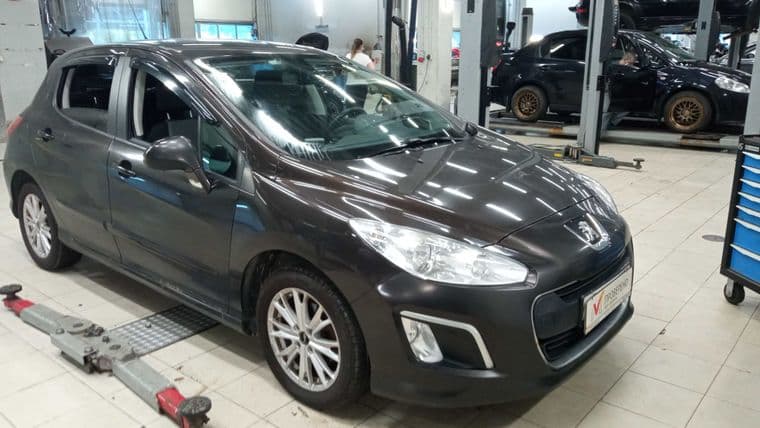 Peugeot 308 2012 года, 146 551 км - вид 1