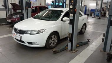 KIA Cerato 2012 года, 173 500 км - вид 1