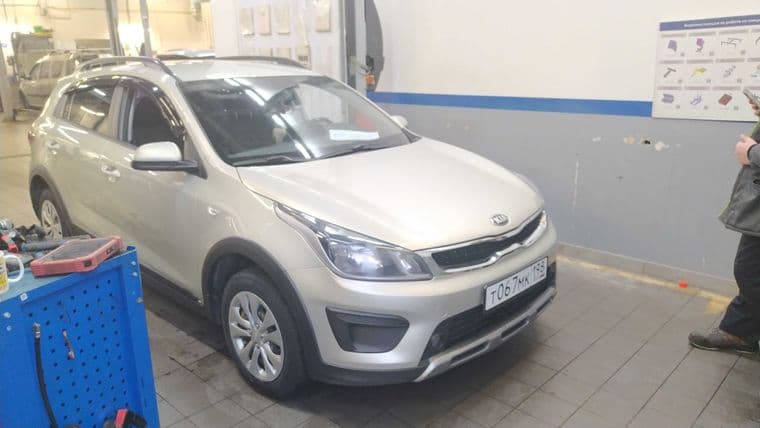 KIA Rio X-Line 2019 года, 97 066 км - вид 2