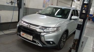 Mitsubishi Outlander 2018 года, 98 215 км - вид 1