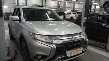 Mitsubishi Outlander 2018 года, 98 215 км - вид 2