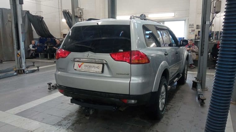 Mitsubishi Pajero Sport, 2011 - вид 2