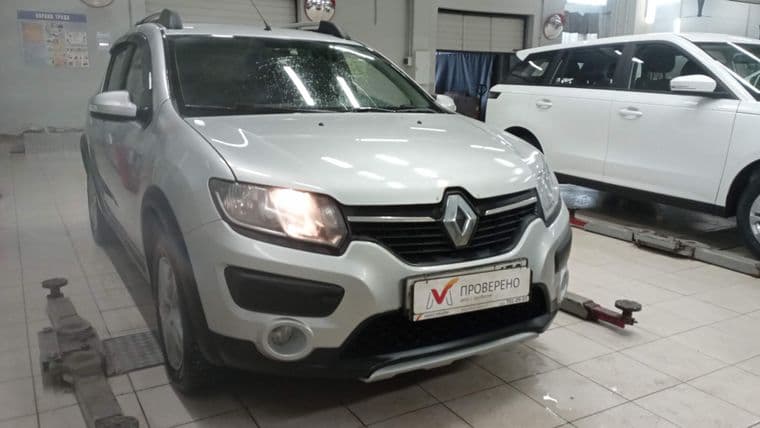 Renault Sandero Stepway 2017 года, 200 000 км - вид 2