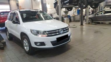 Volkswagen Tiguan 2013 года, 180 045 км - вид 2