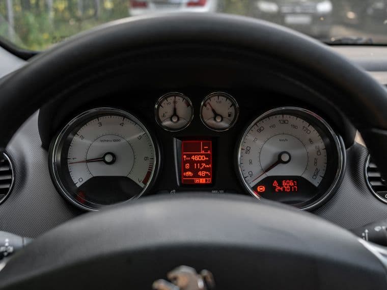 Peugeot 308, 2011 - вид 4