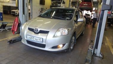 Toyota Auris 2009 года, 223 103 км - вид 1