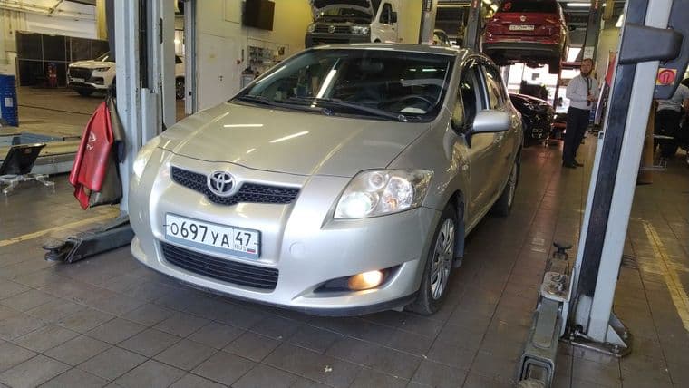 Toyota Auris 2009 года, 223 103 км - вид 1