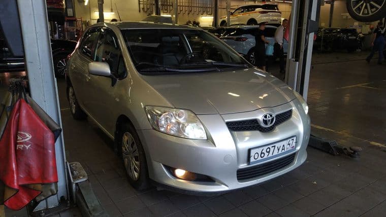 Toyota Auris 2009 года, 223 103 км - вид 2
