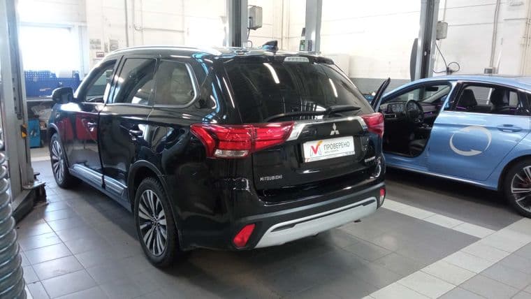 Mitsubishi Outlander, 2018 - вид 3