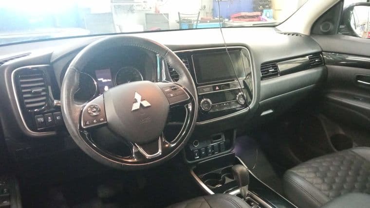 Mitsubishi Outlander, 2018 - вид 4
