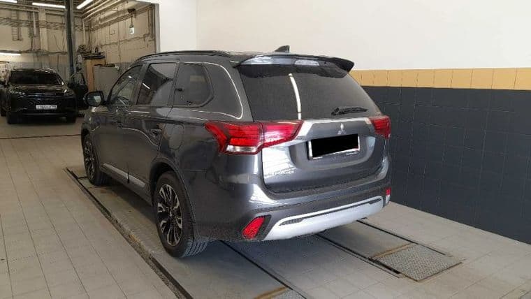 Mitsubishi Outlander, 2022 - вид 3