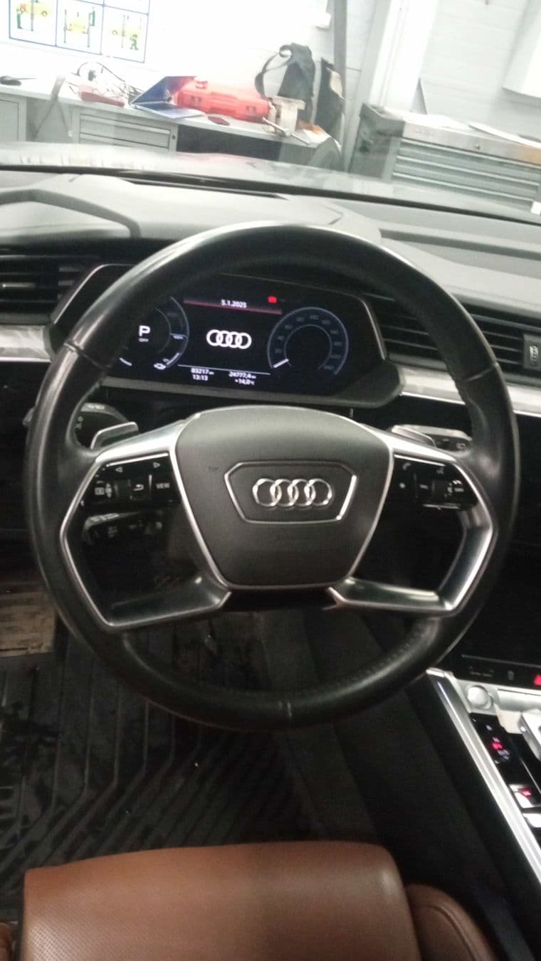Audi e-tron, 2020 - вид 4