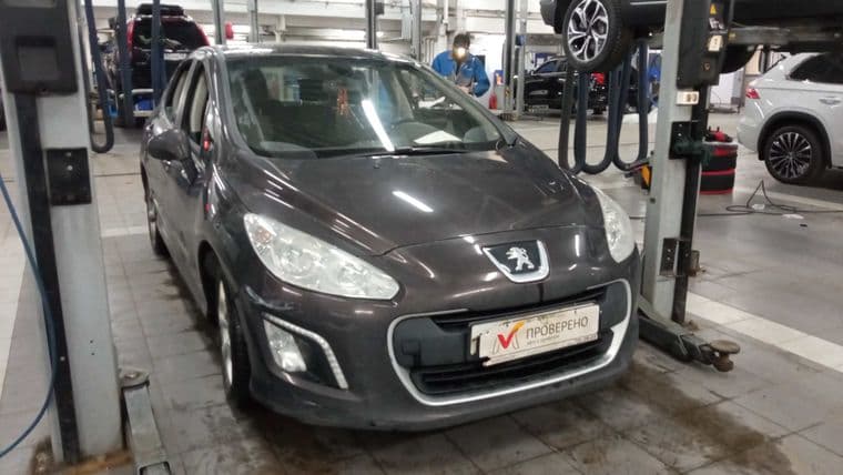 Peugeot 308 2011 года, 196 273 км - вид 2