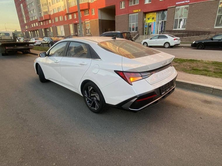 Hyundai Elantra, 2023 - вид 1