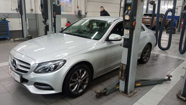 Mercedes-Benz C-класс 2015 года, 130 500 км - вид 1