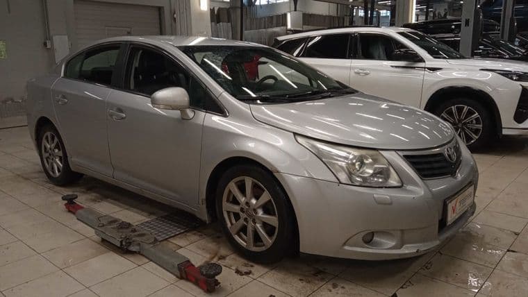 Toyota Avensis 2010 года, 340 000 км - вид 2
