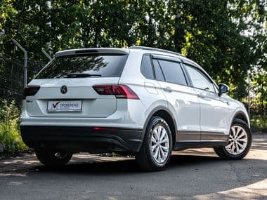 Volkswagen Tiguan 2020 года, 85 000 км - вид 2