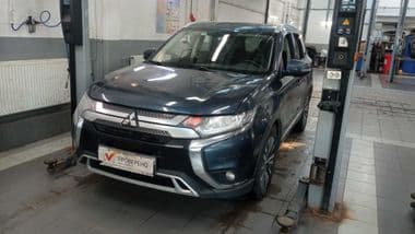 Mitsubishi Outlander 2018 года, 239 727 км - вид 1