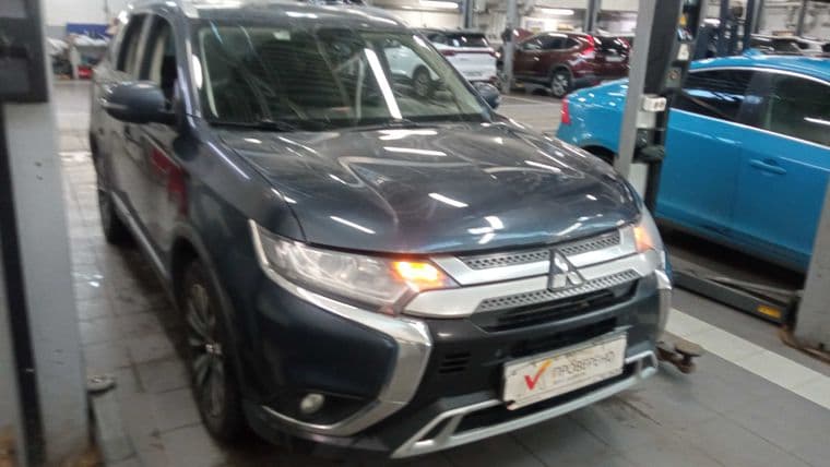 Mitsubishi Outlander 2018 года, 239 727 км - вид 2