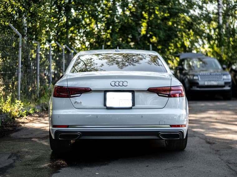 Audi A4, 2019 - вид 3