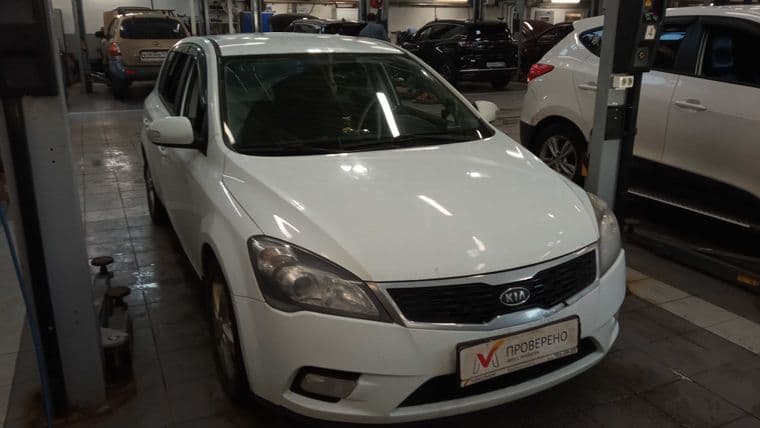 KIA Ceed 2012 года, 242 139 км - вид 2