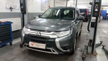 Mitsubishi Outlander 2019 года, 171 000 км - вид 1