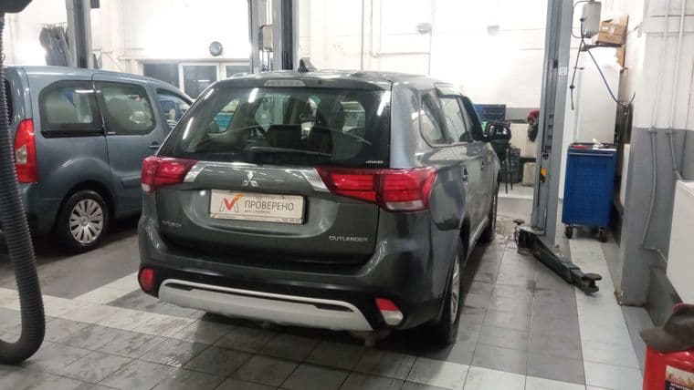 Mitsubishi Outlander, 2019 - вид 2