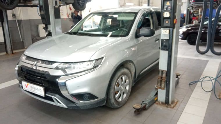 Mitsubishi Outlander 2019 года, 118 592 км - вид 2