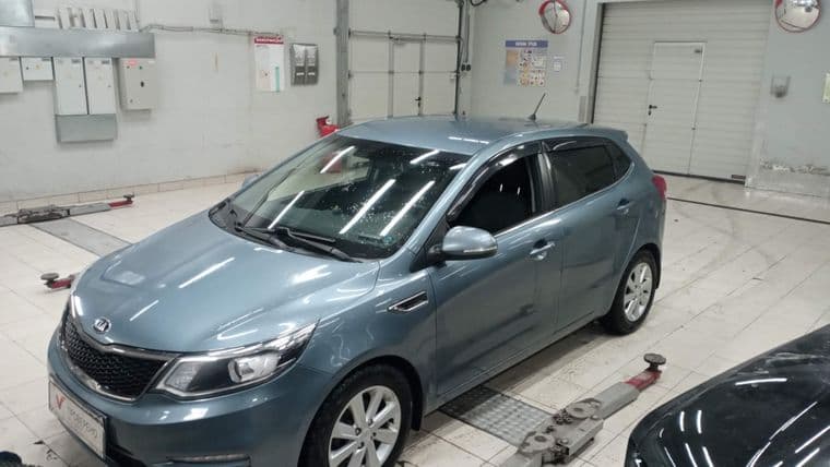 KIA Rio 2015 года, 95 650 км - вид 1