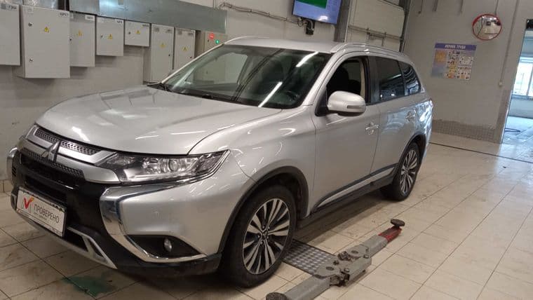 Mitsubishi Outlander, 2021 - вид 1