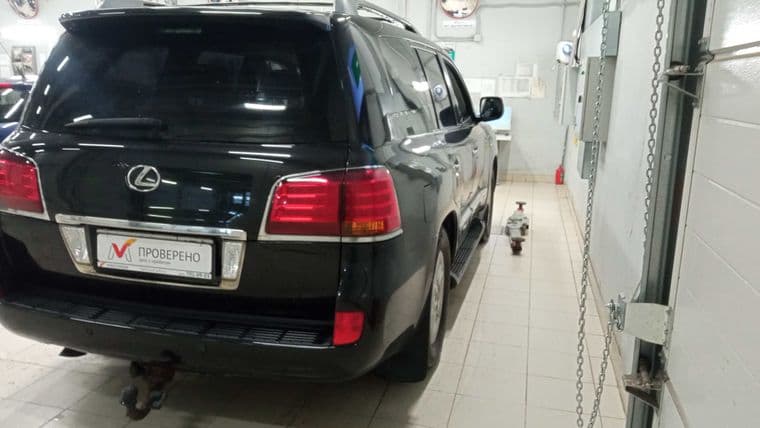 Lexus LX, 2011 - вид 3