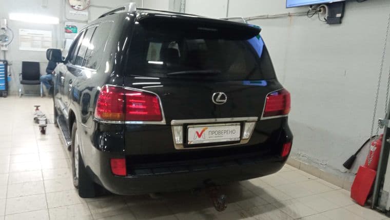 Lexus LX, 2011 - вид 2