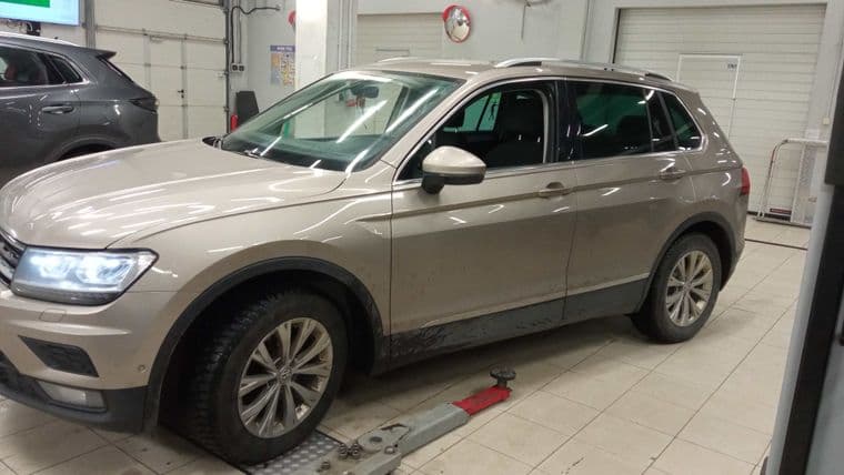 Volkswagen Tiguan 2017 года, 176 310 км - вид 1