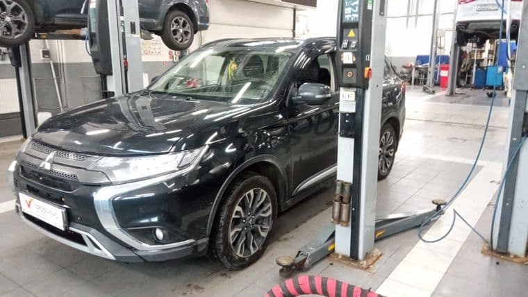 Mitsubishi Outlander 2021 года, 194 596 км | VIN 04869 - вид 1