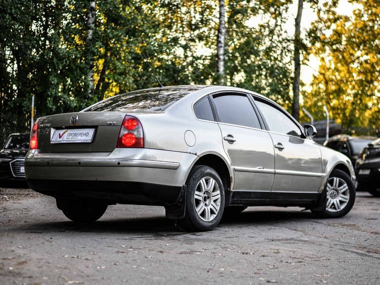 Volkswagen Passat 2004 года, 270 407 км - вид 2