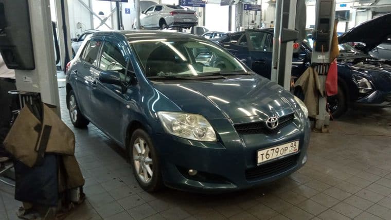 Toyota Auris 2008 года, 210 000 км - вид 2