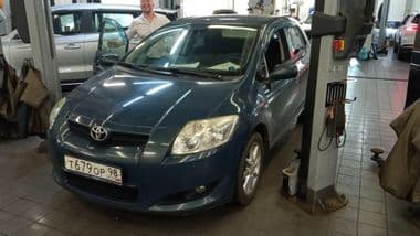 Toyota Auris 2008 года, 210 000 км - вид 1