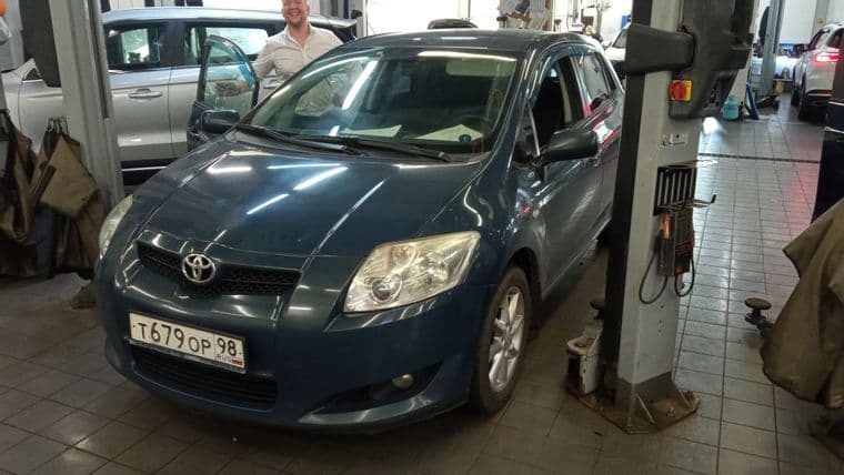 Toyota Auris 2008 года, 210 000 км - вид 1