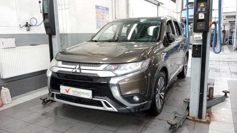 Mitsubishi Outlander, 2020