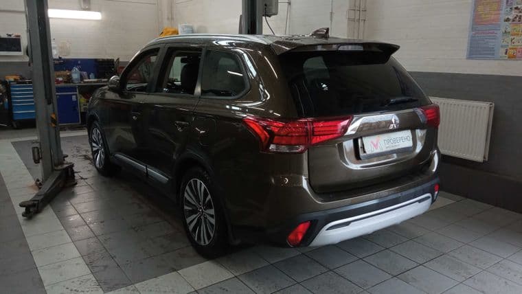 Mitsubishi Outlander, 2020 - вид 3