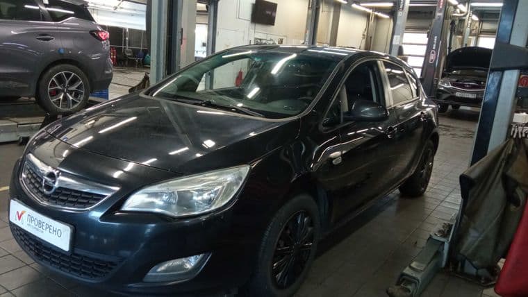 Opel Astra, 2011