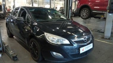 Opel Astra 2011 года, 172 525 км - вид 2