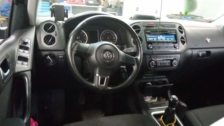 Volkswagen Tiguan, 2011 - вид 4